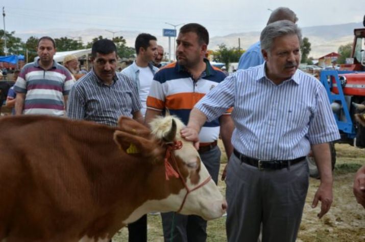 Vali Kahraman, Kurban Pazarını Ziyaret Etti